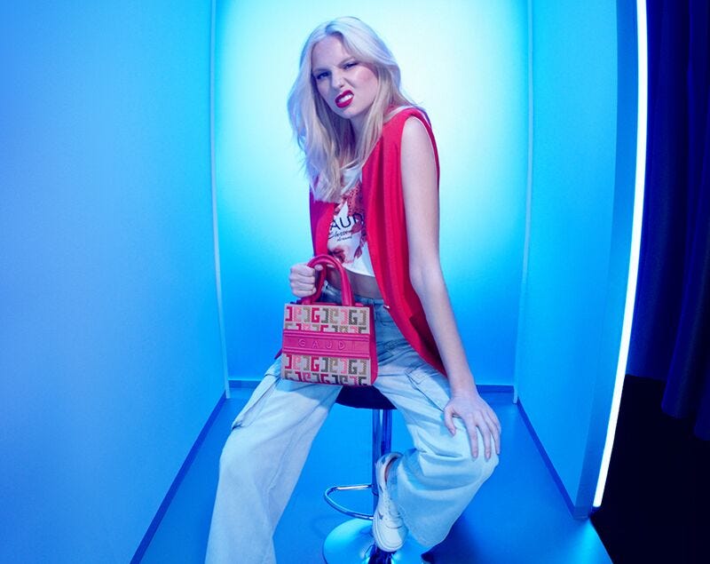 LEA_LOOK3
