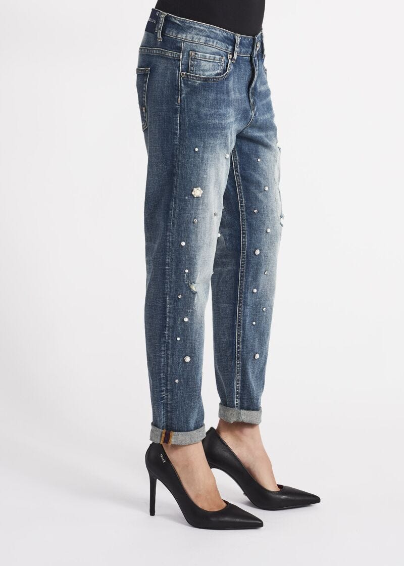 Jeans girlfriend con strass e perline