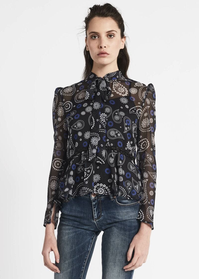 Blusa con collo a foulard