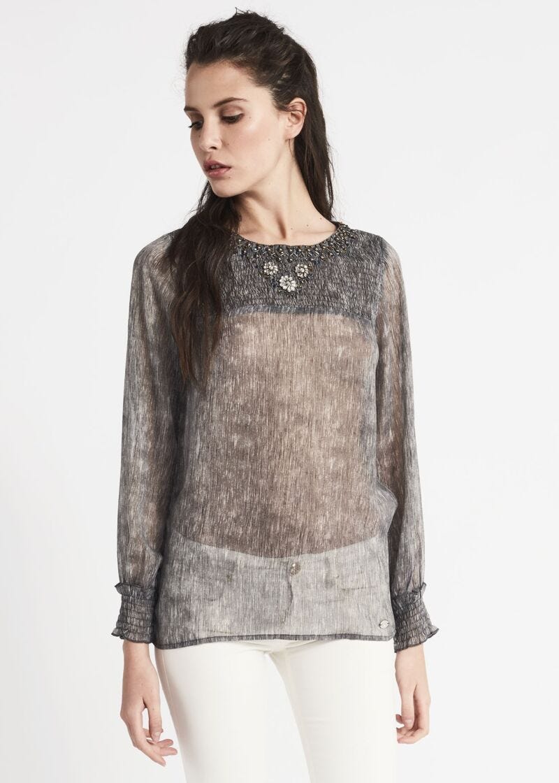 Blouse en mousseline avec broderie 