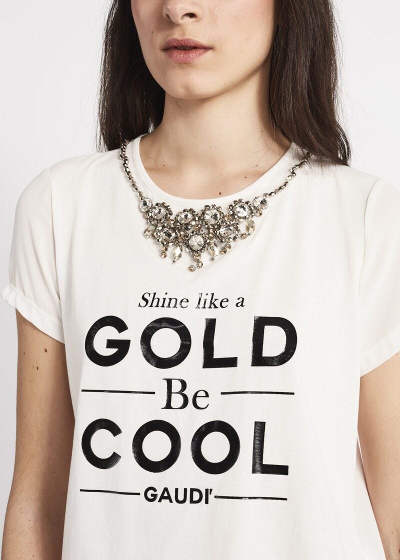 T-shirt con applicazioni gioiello