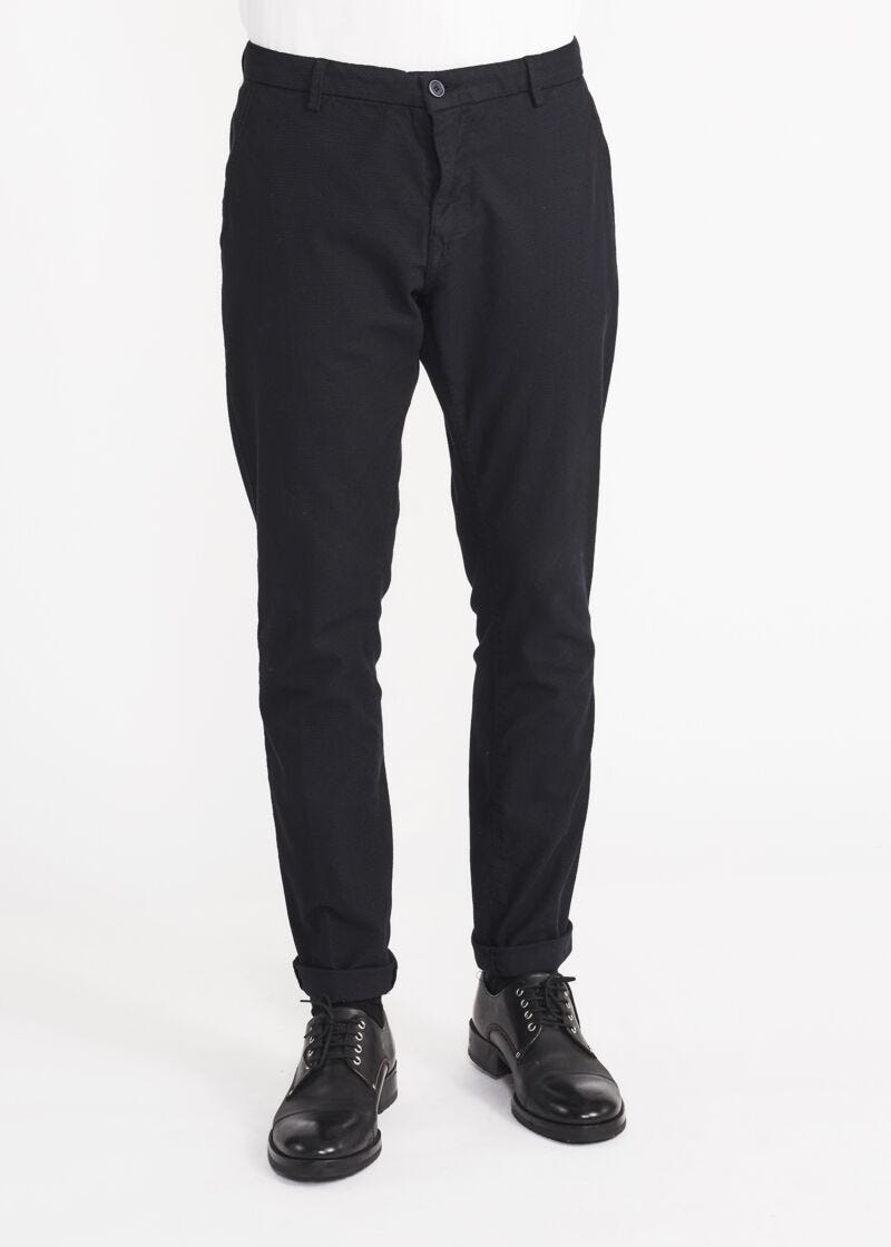 Pantalon chino en coton armur&eacute;