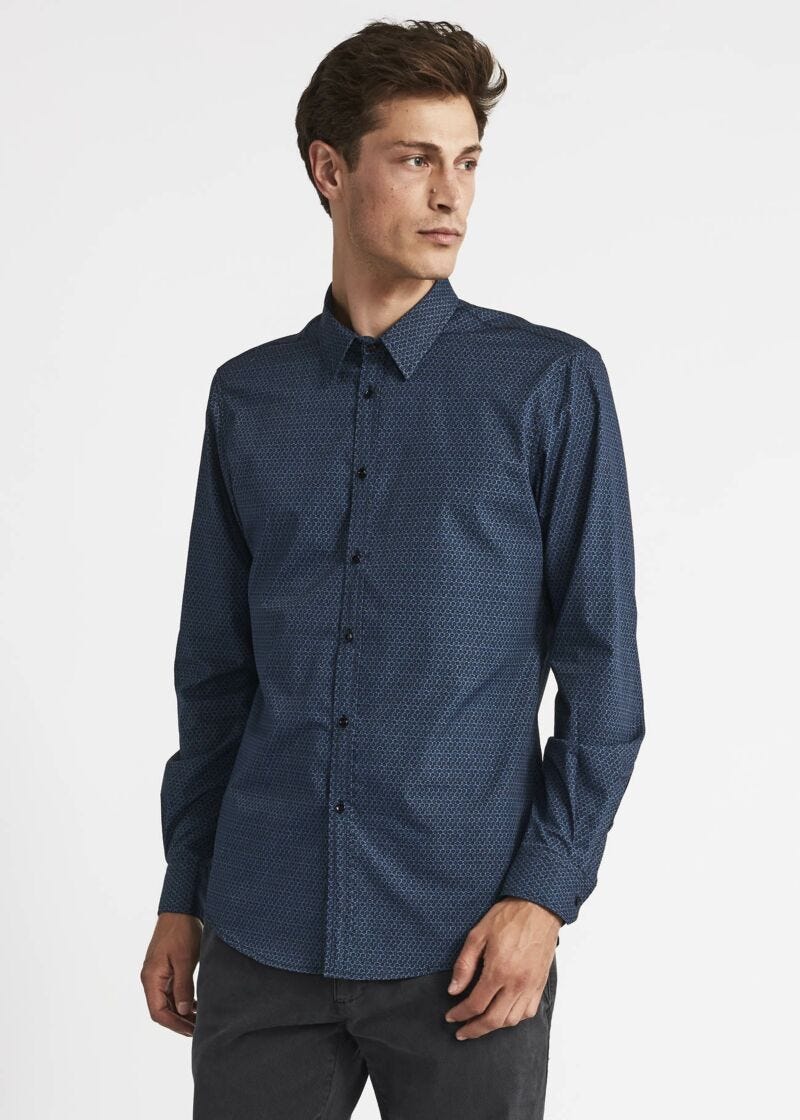 Shirt with classic collar