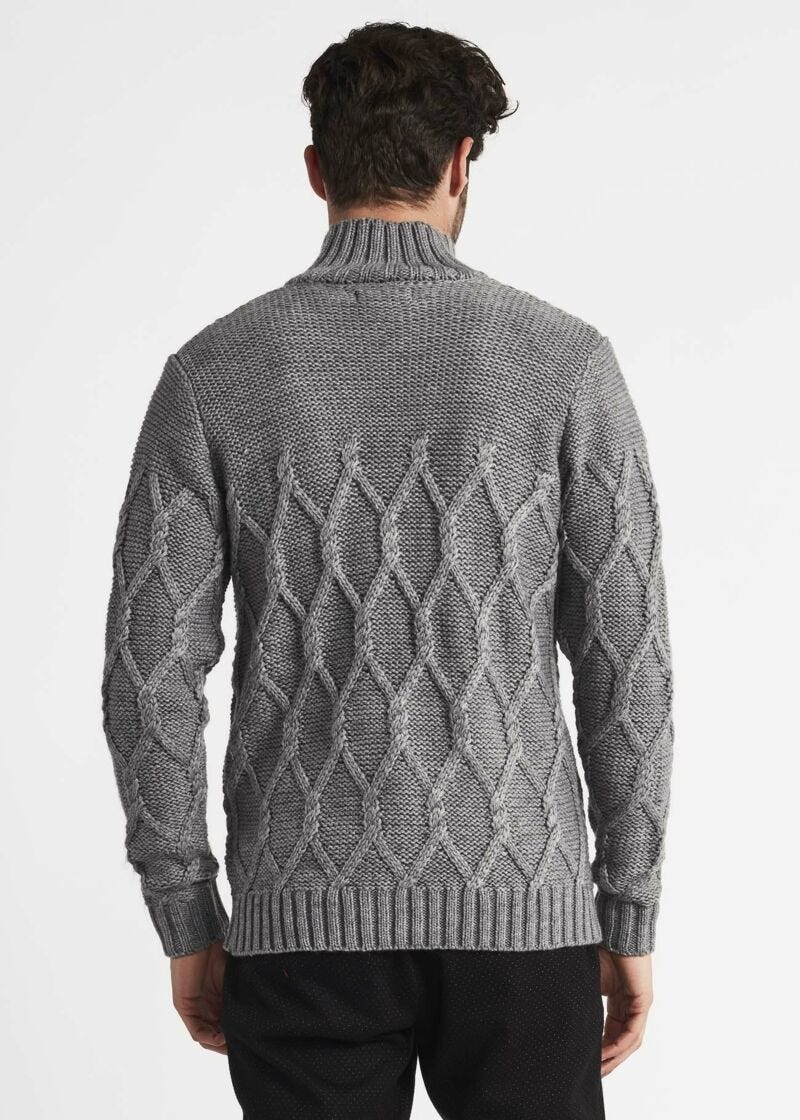 Maglia dolcevita a trecce