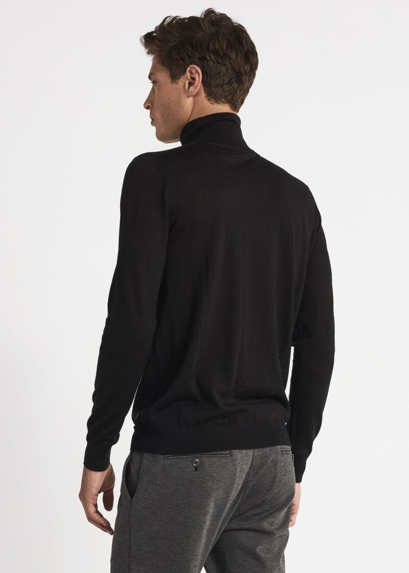 Lightweight turtleneck jumper