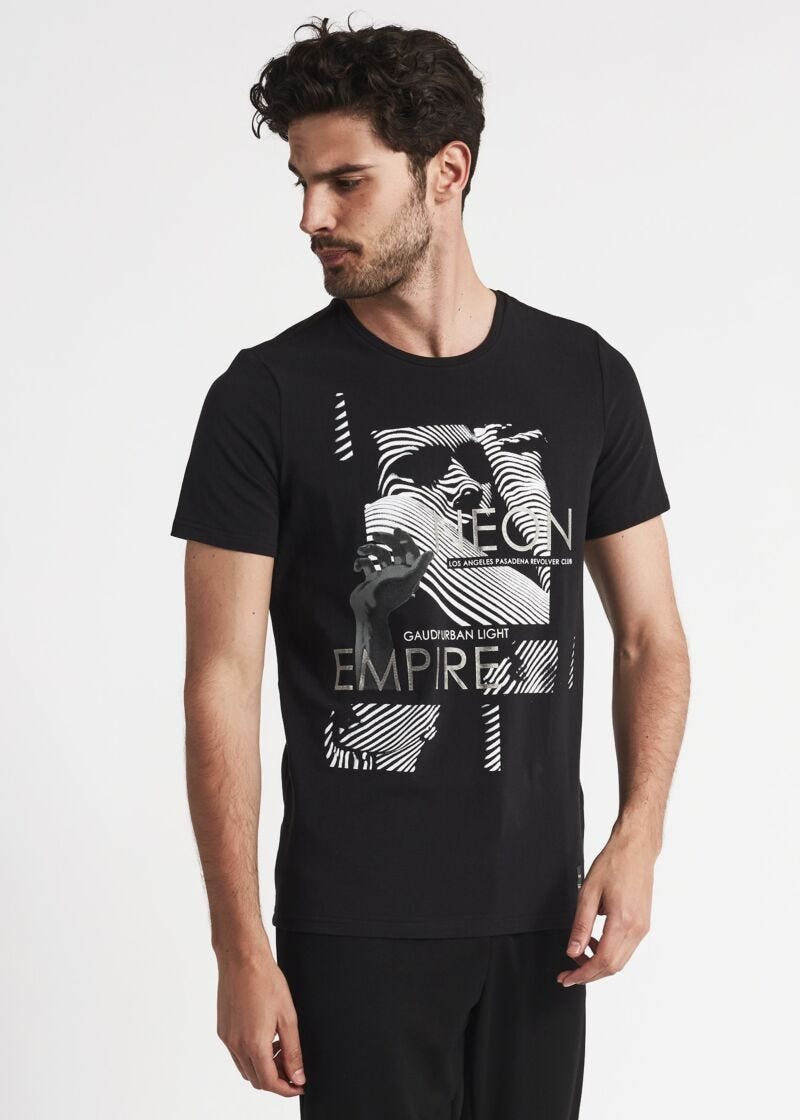 T-shirt with optical print