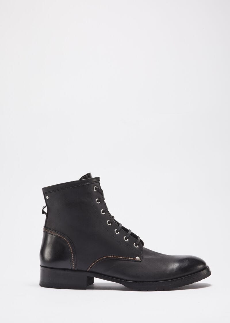 Low lace-up boot in vintage leather