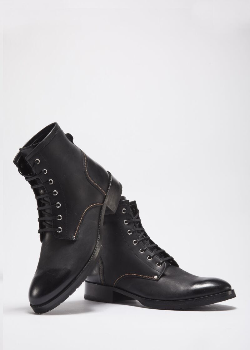Low lace-up boot in vintage leather