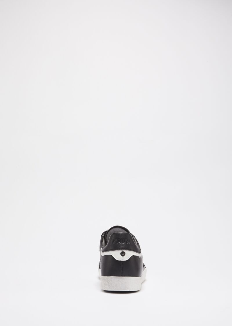 Trainers with contrasting inserts