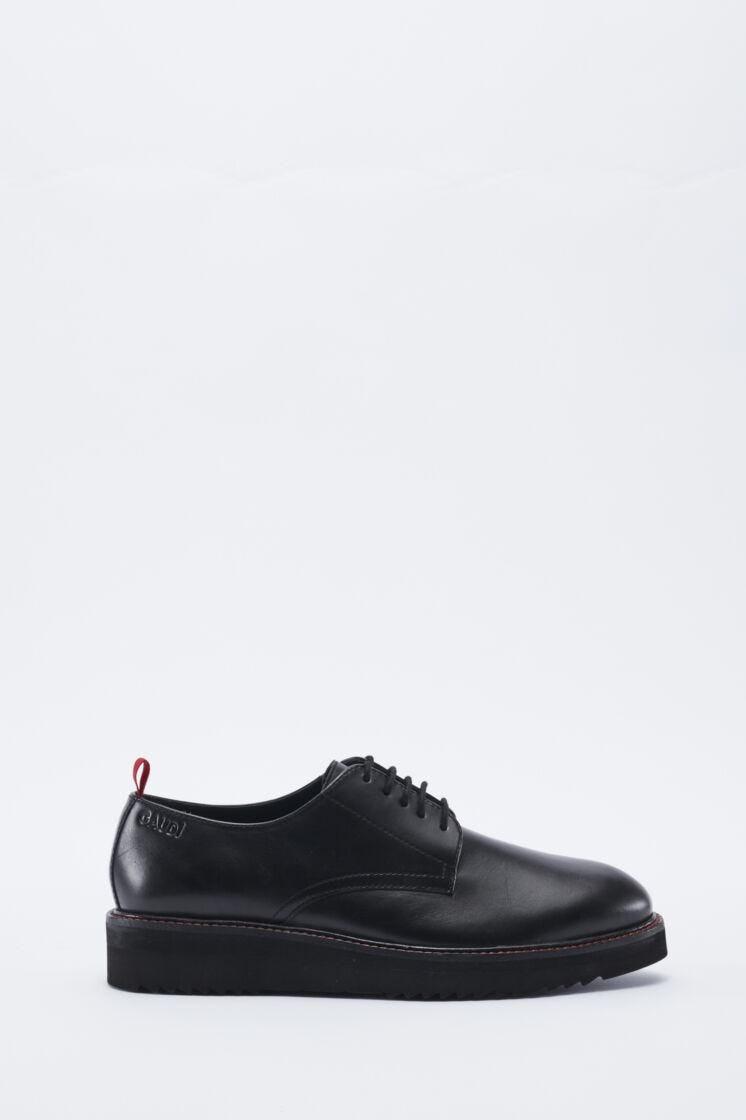 Derby with contrasting stitching