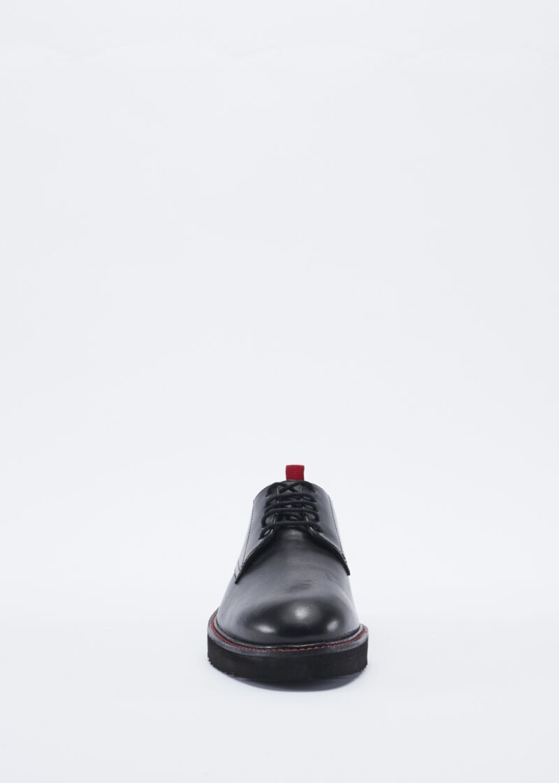 Derby with contrasting stitching