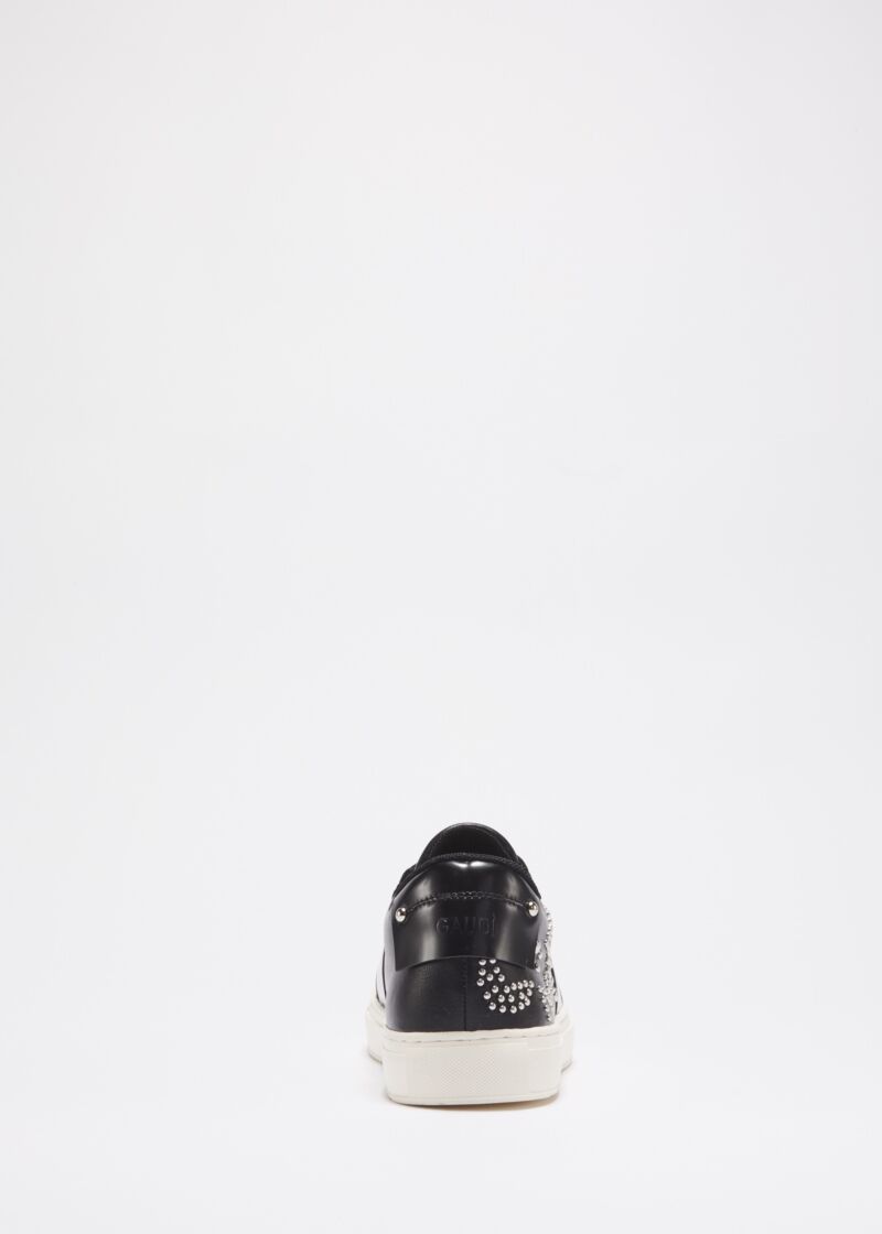 Trainers with star studs