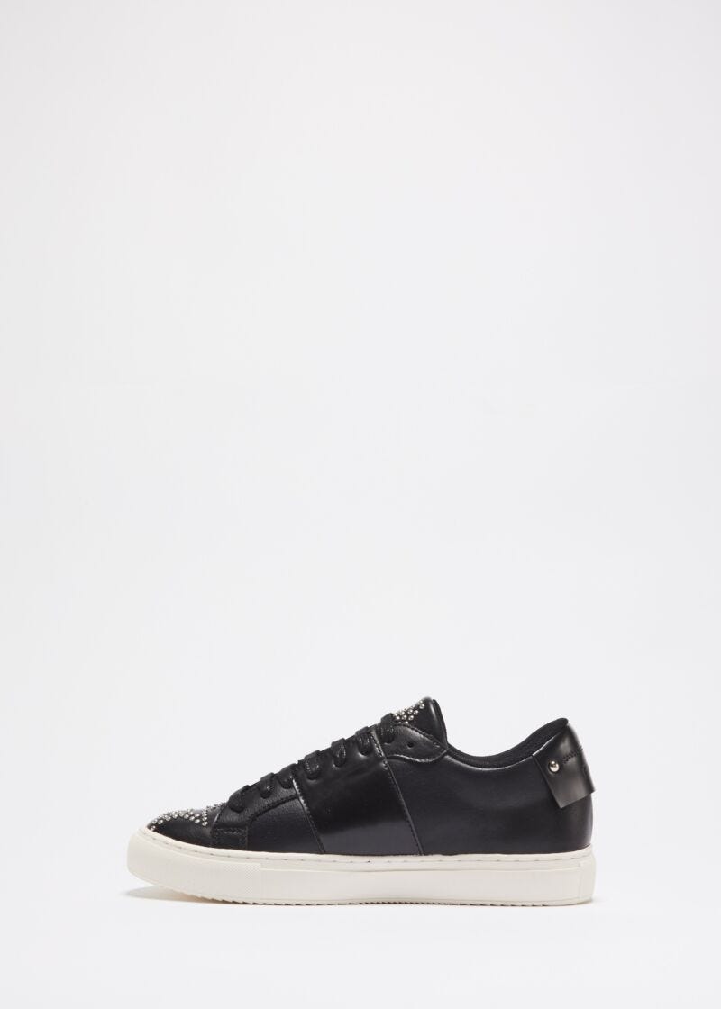 Trainers with star studs