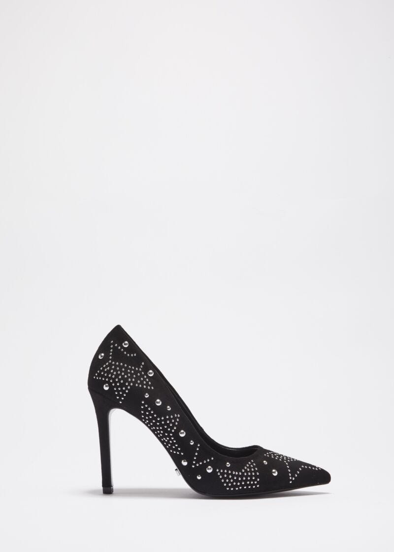 Court shoe with micro studs
