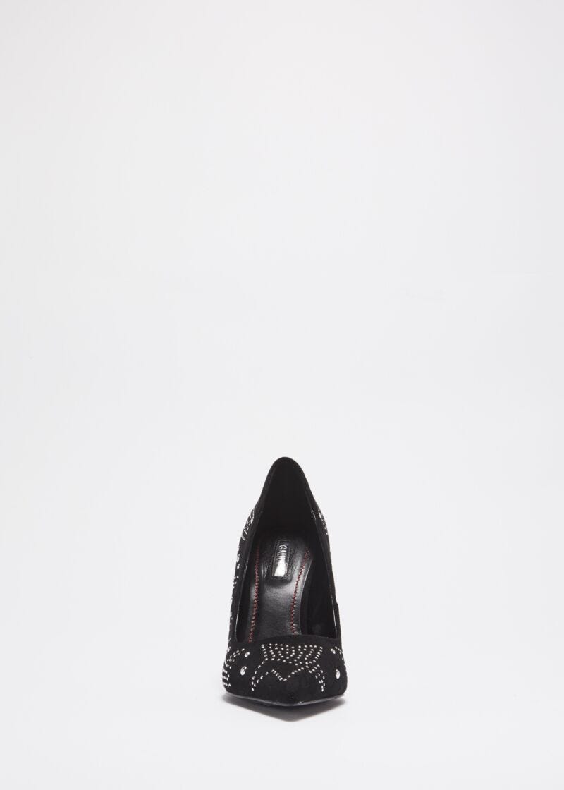 Court shoe with micro studs
