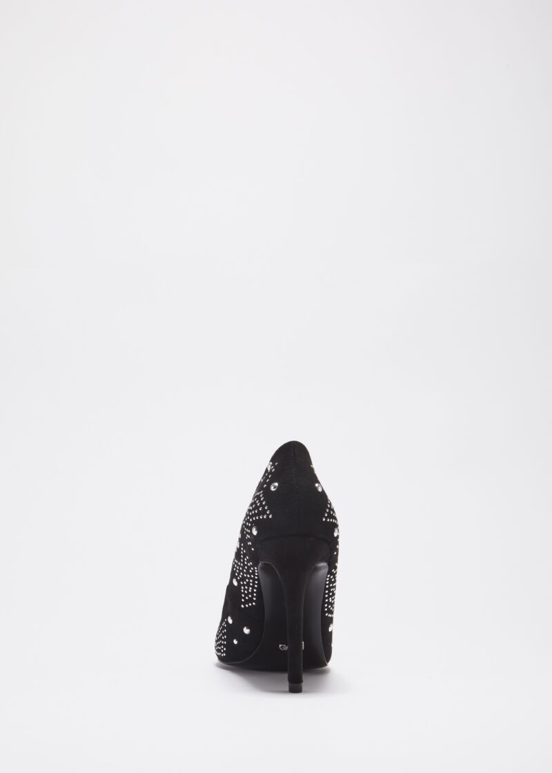 Court shoe with micro studs