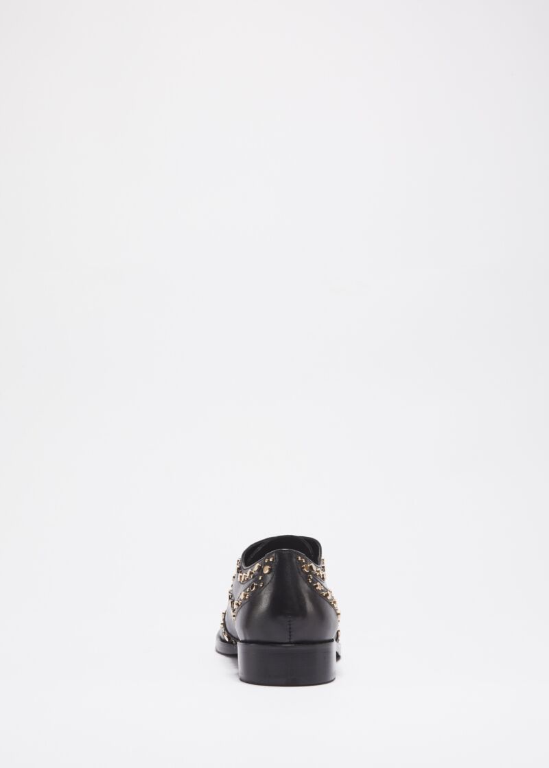 Beatle boot with dovetail embellishment