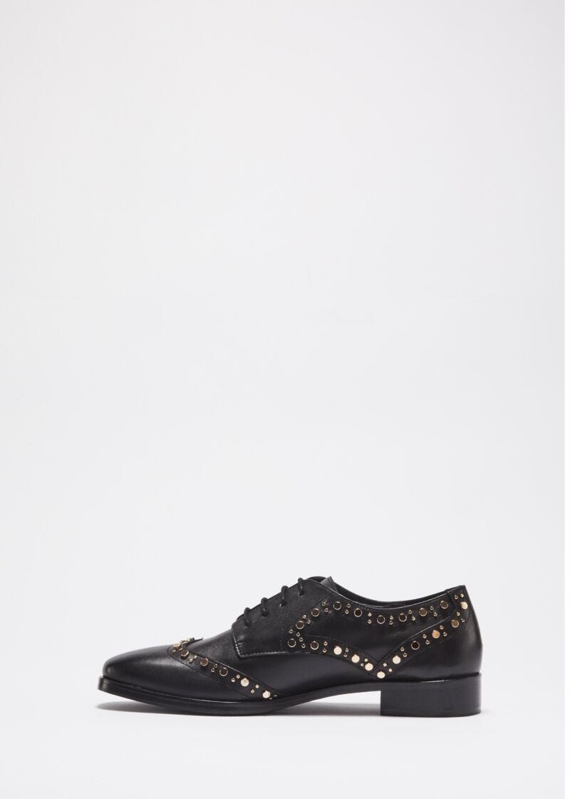 Beatle boot with dovetail embellishment