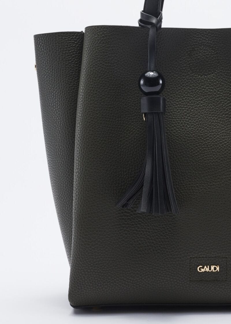 Bag with contrasting colour handles