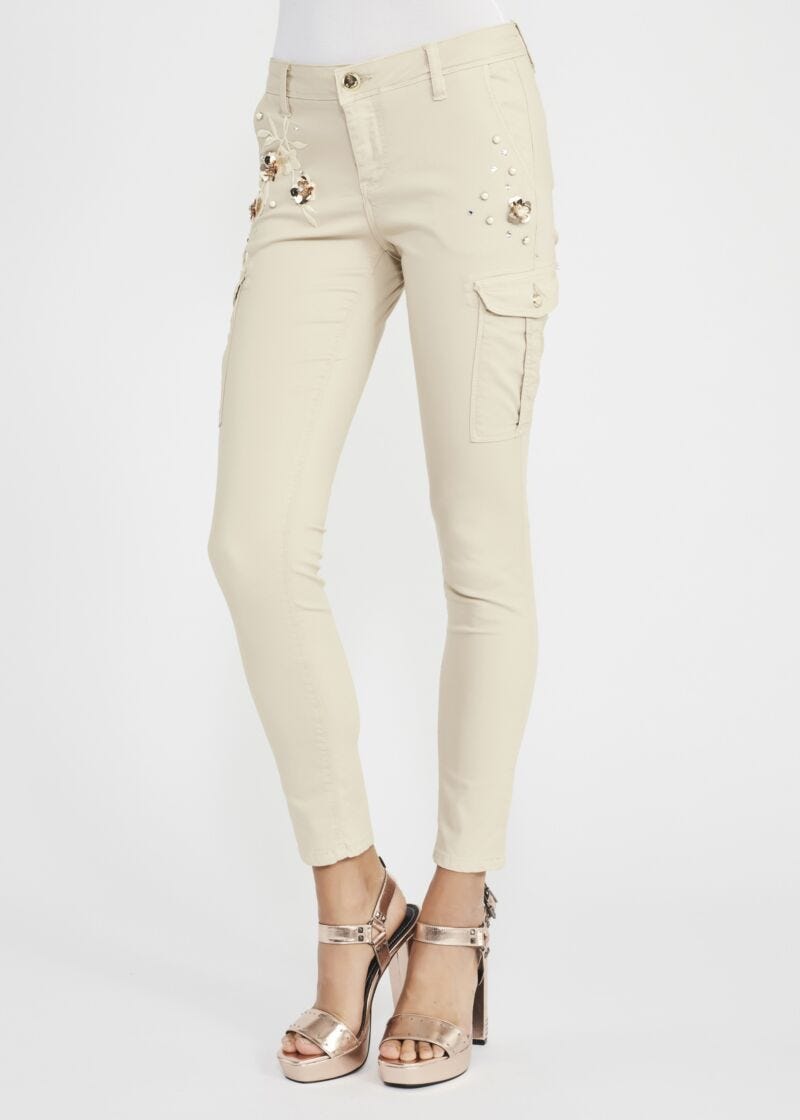 Pantalon cargo avec broderie 