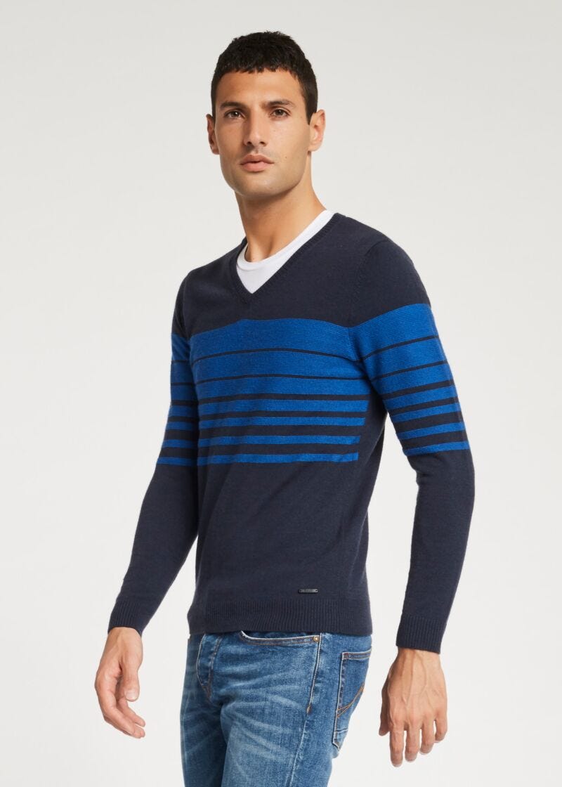Pull avec encolure en V