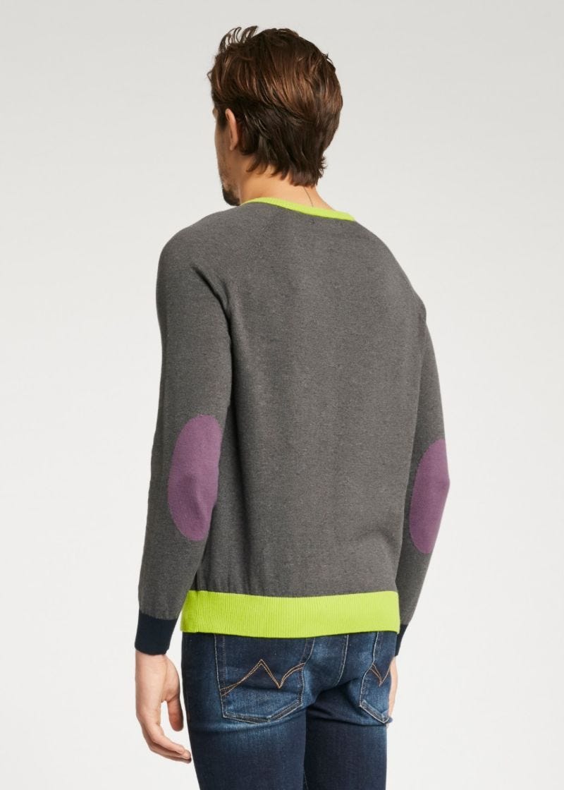 Jumper with patches