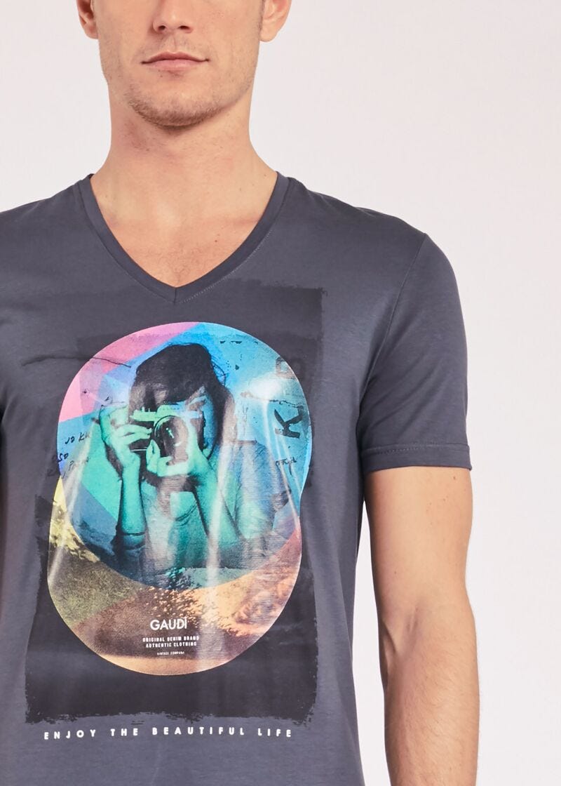 T-shirt multicolore avec encolure en V