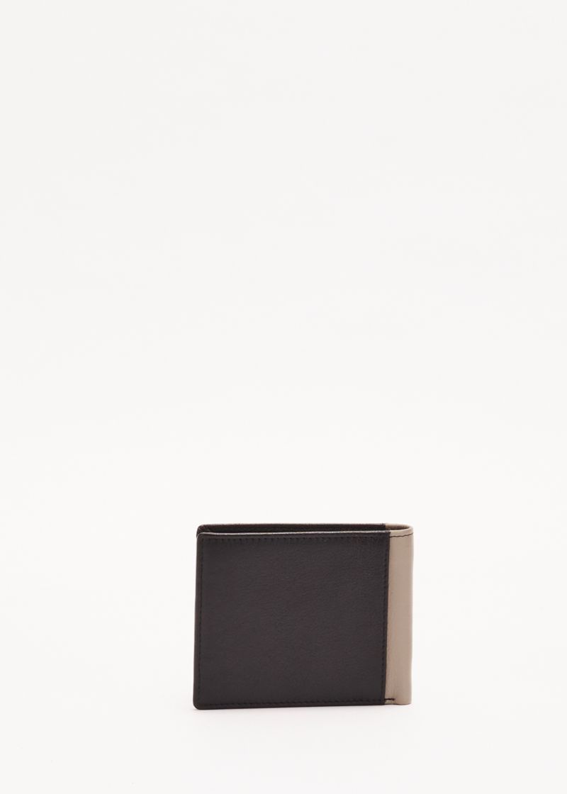 Wallet with contrasting trim