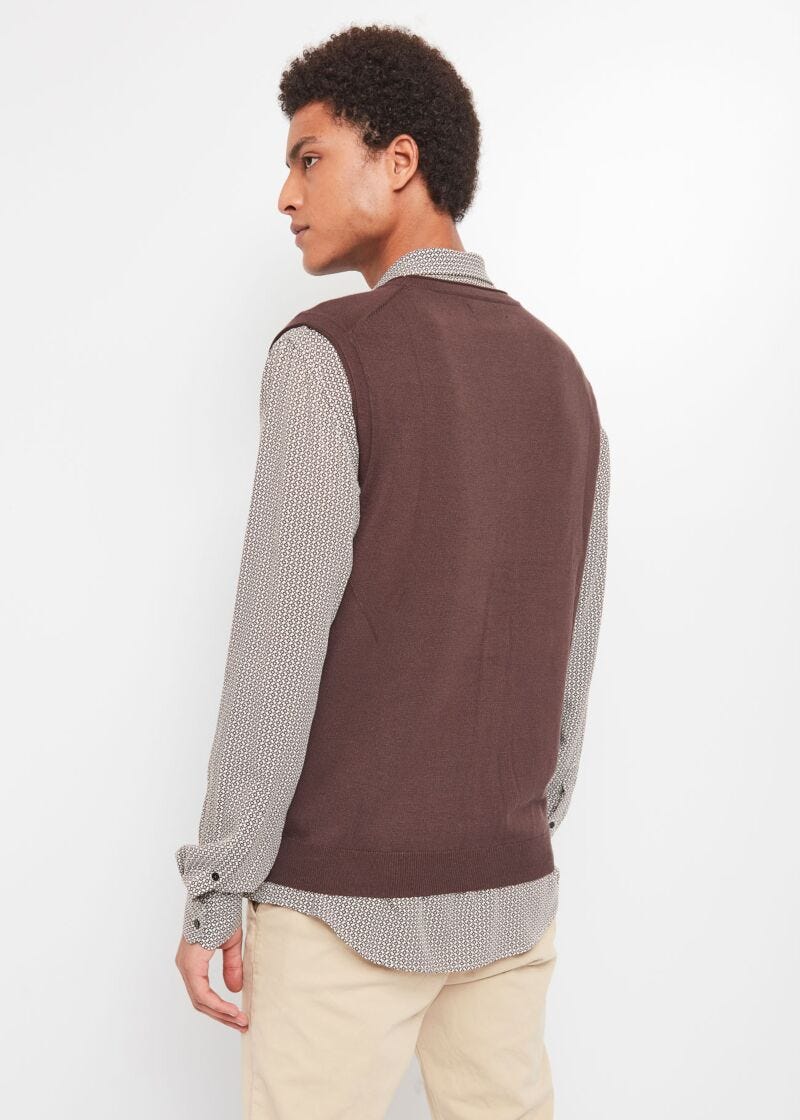 Gilet with buttons