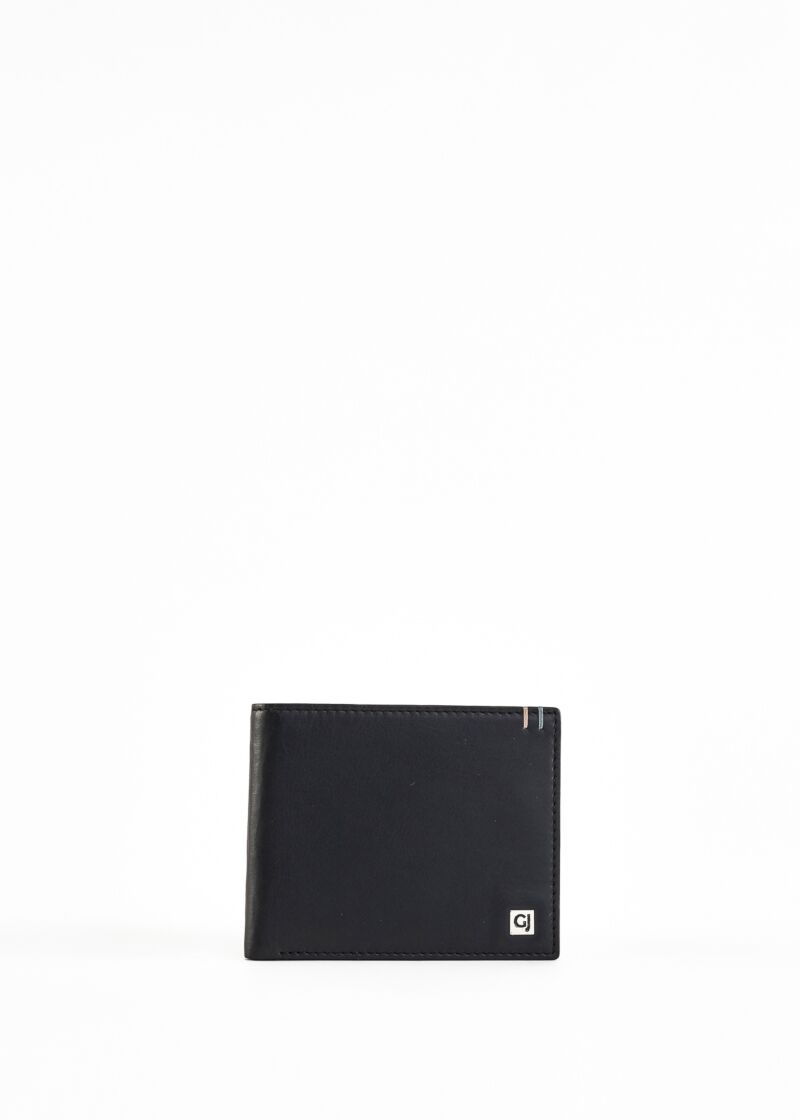 Wallet with contrasting interior