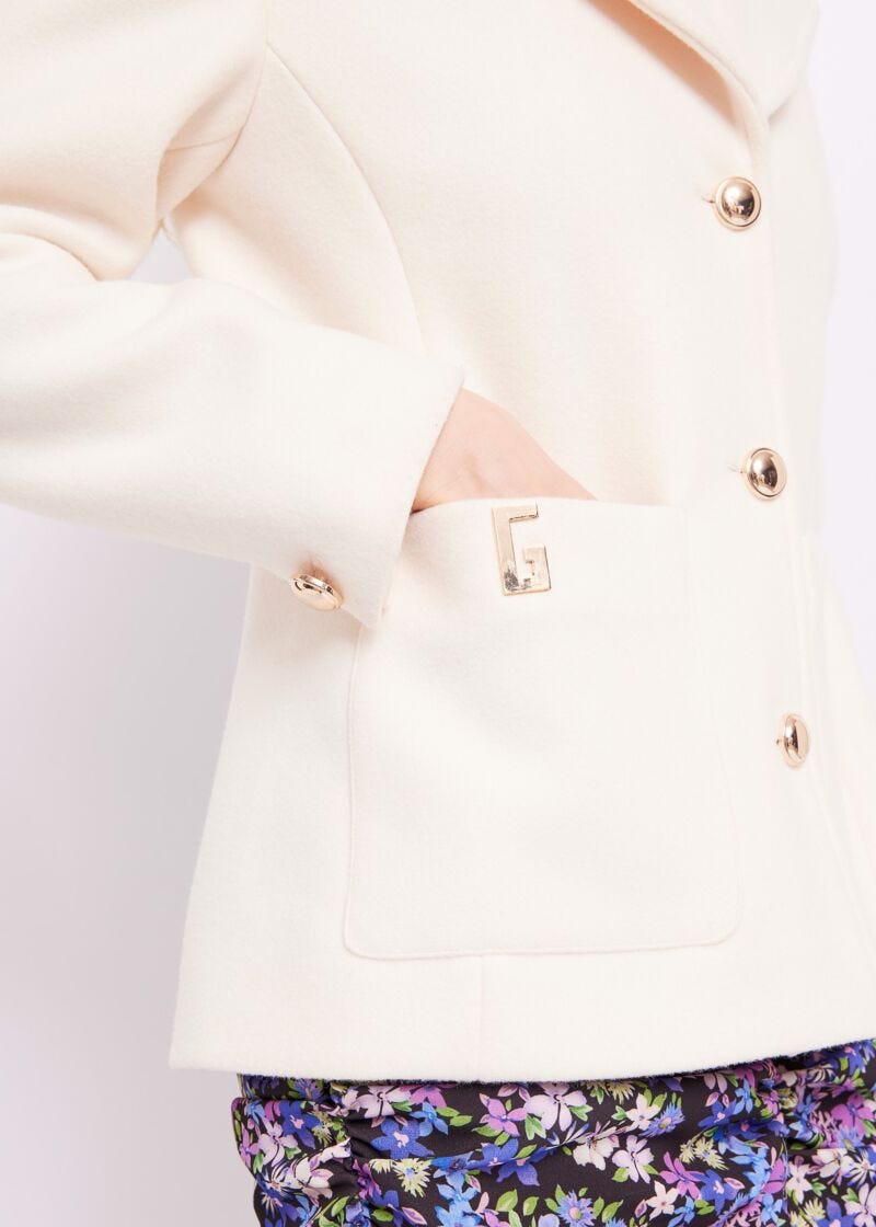 Cappotto con bottoni