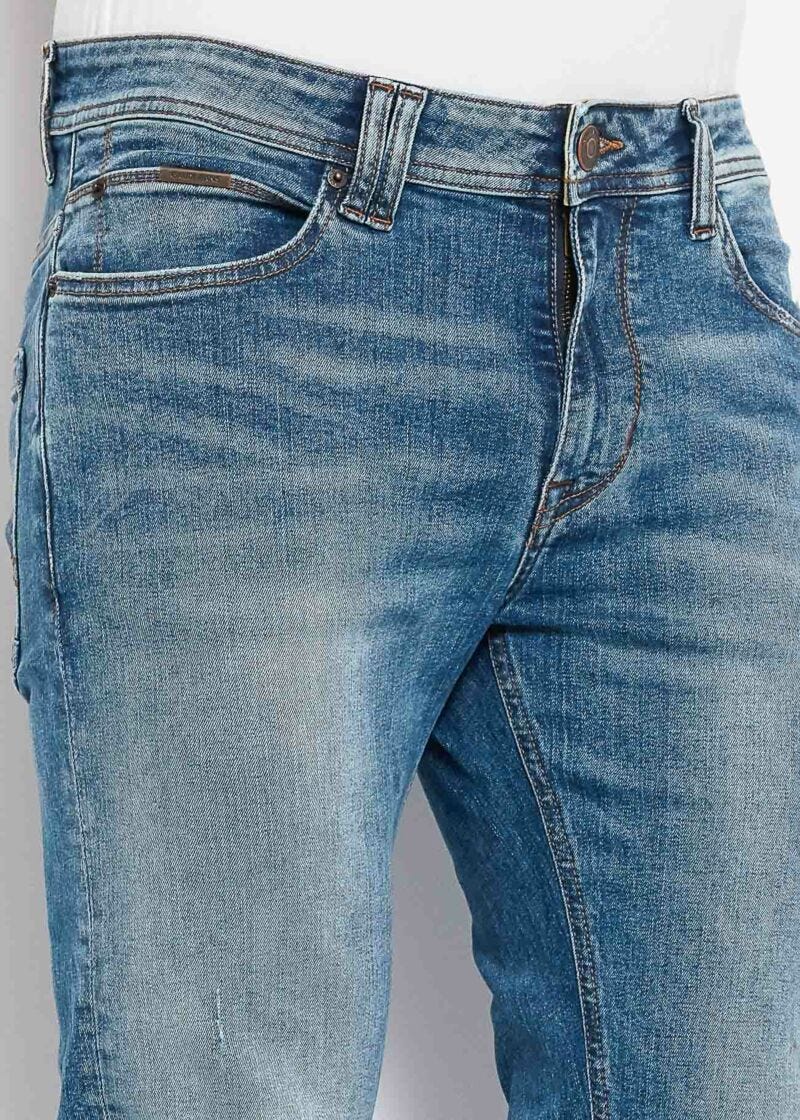 Slim-fit jeans