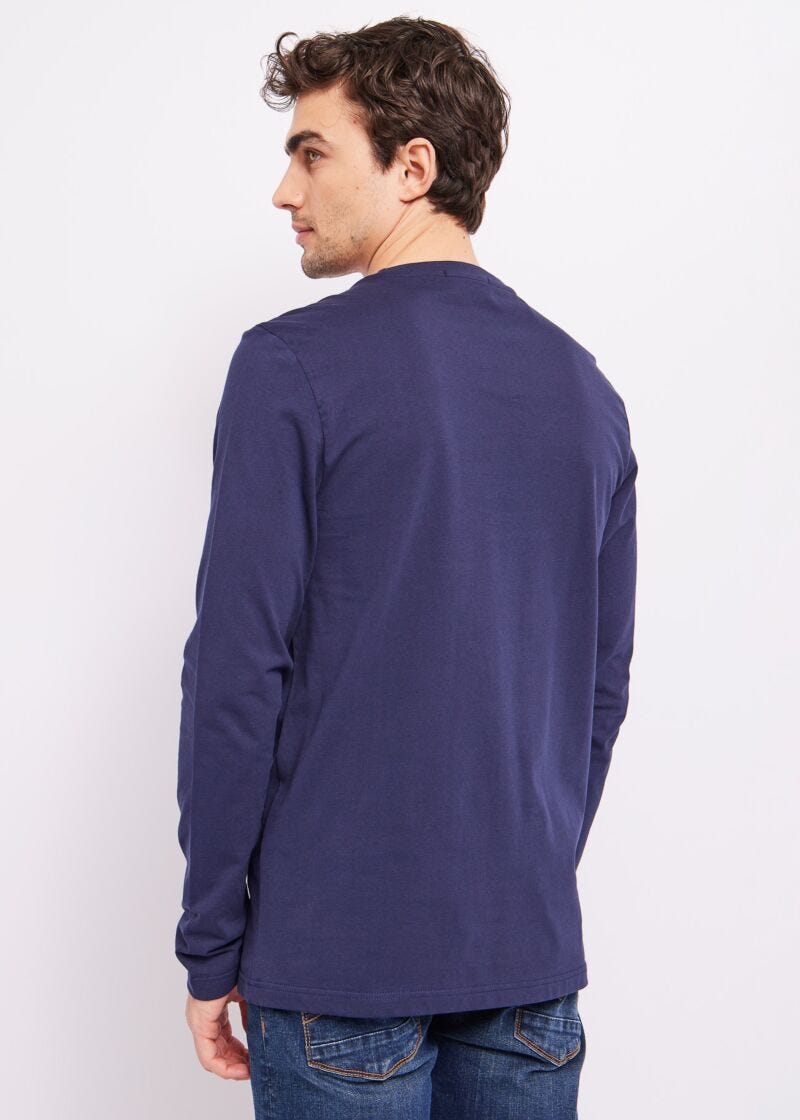 Long-sleeved T-shirt