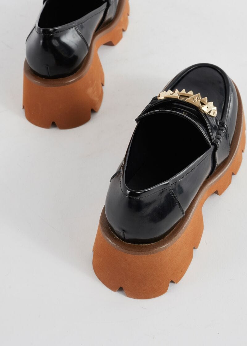 Loafers with logo