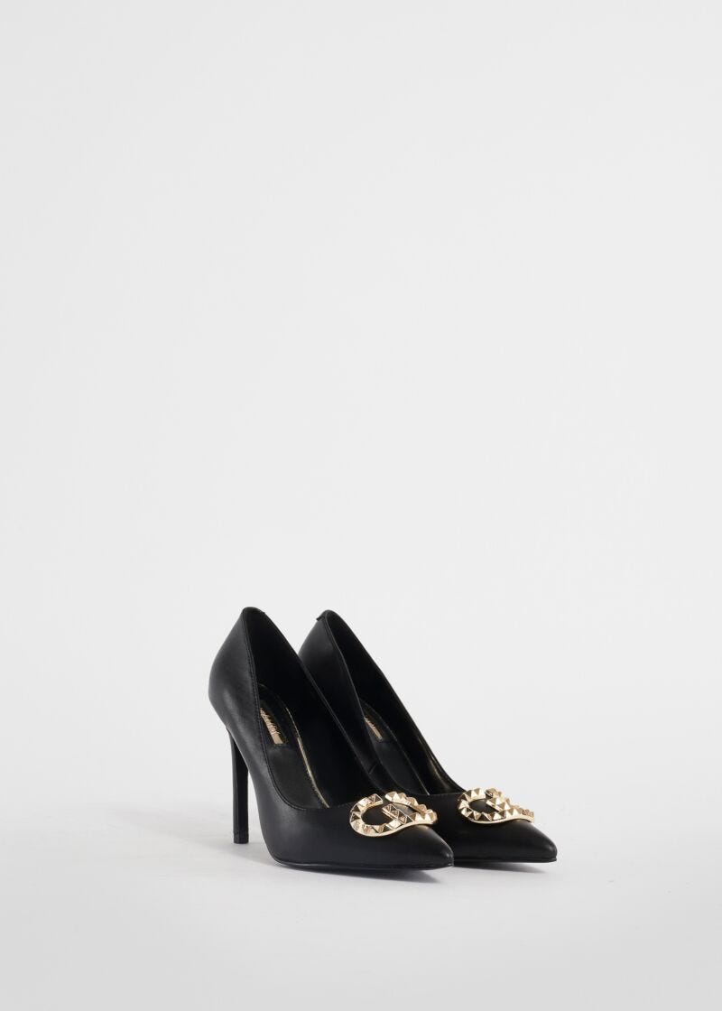 Court shoes with logo
