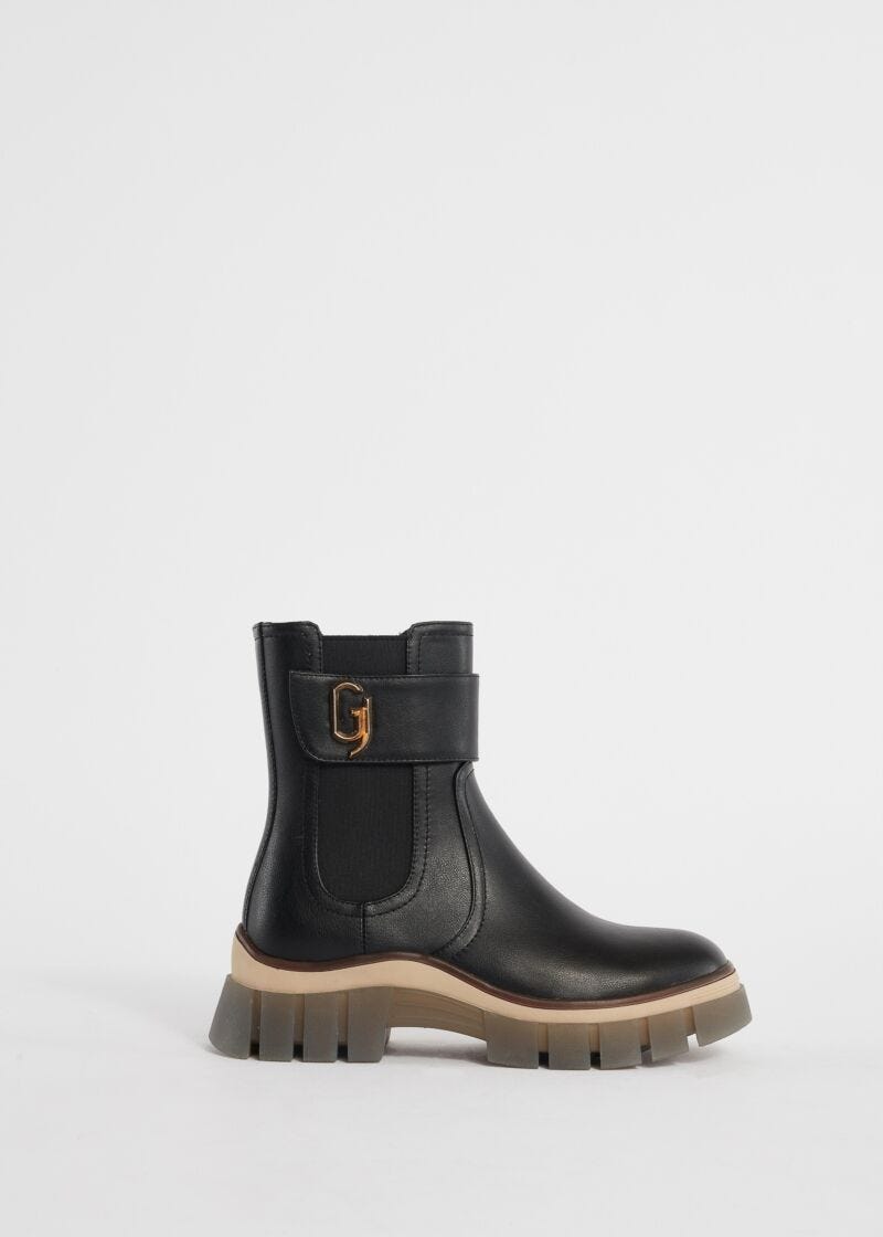 Ankle boots with zip