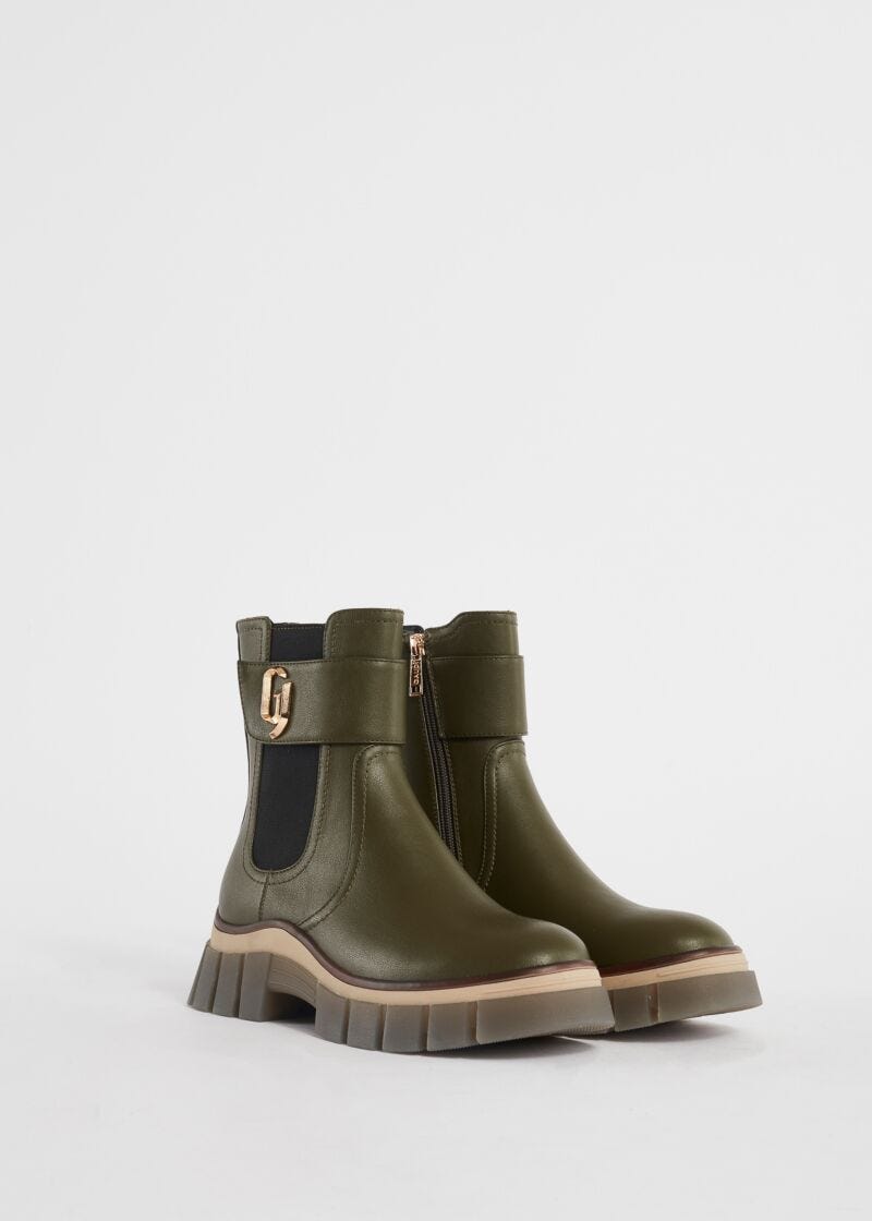 Ankle boots with zip