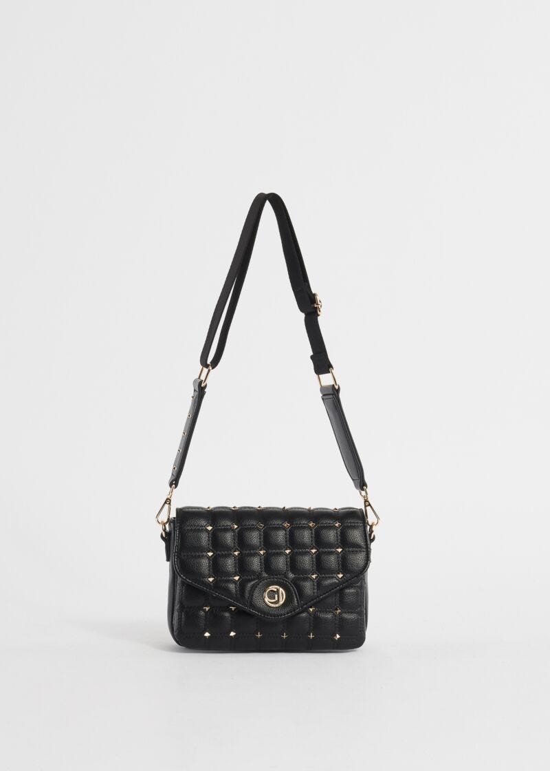Sac à bandoulière matelassé avec clous