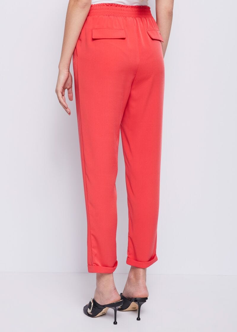 Trousers in fluid fabric