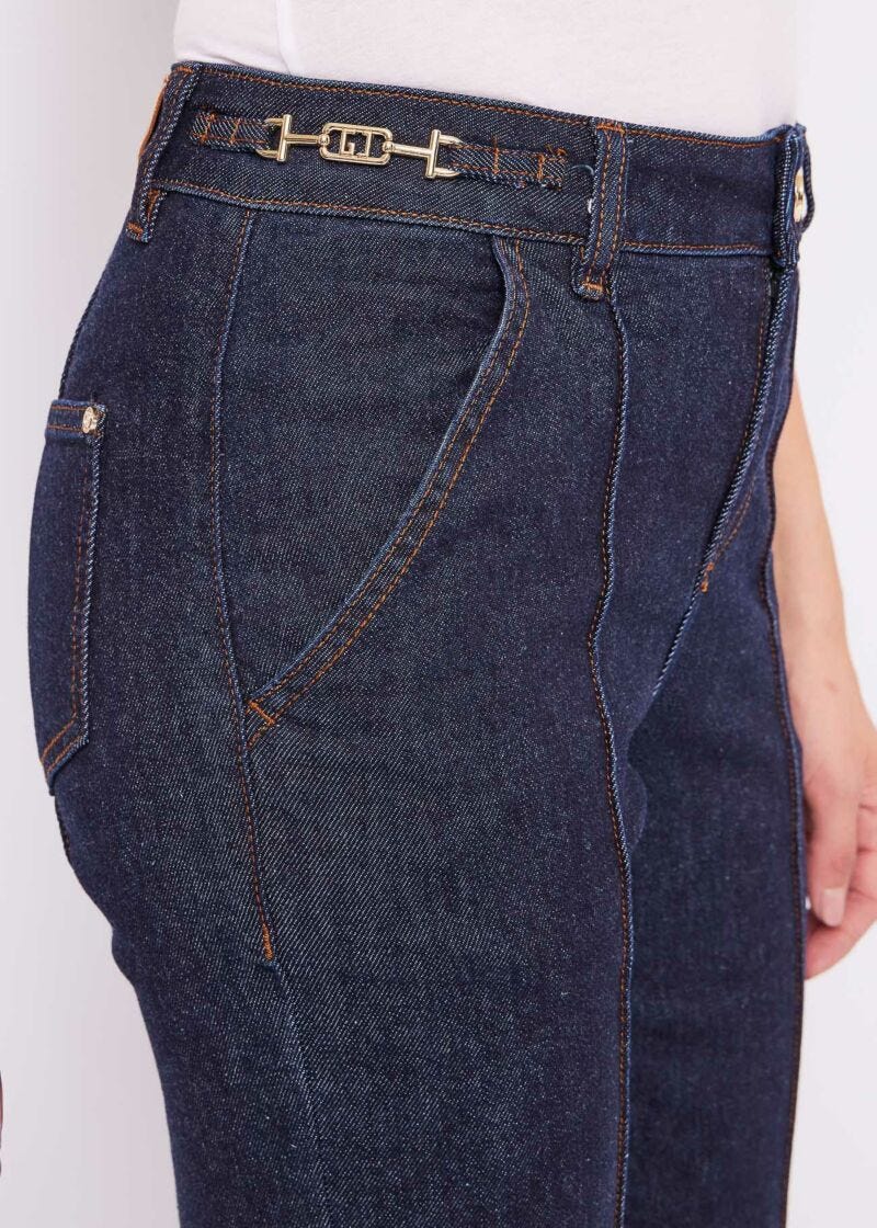 Straight jeans with crease
