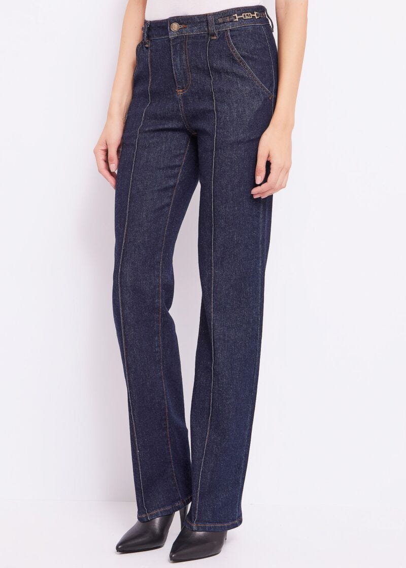 Straight jeans with crease