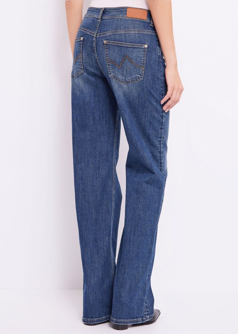 Straight worn cotton jeans