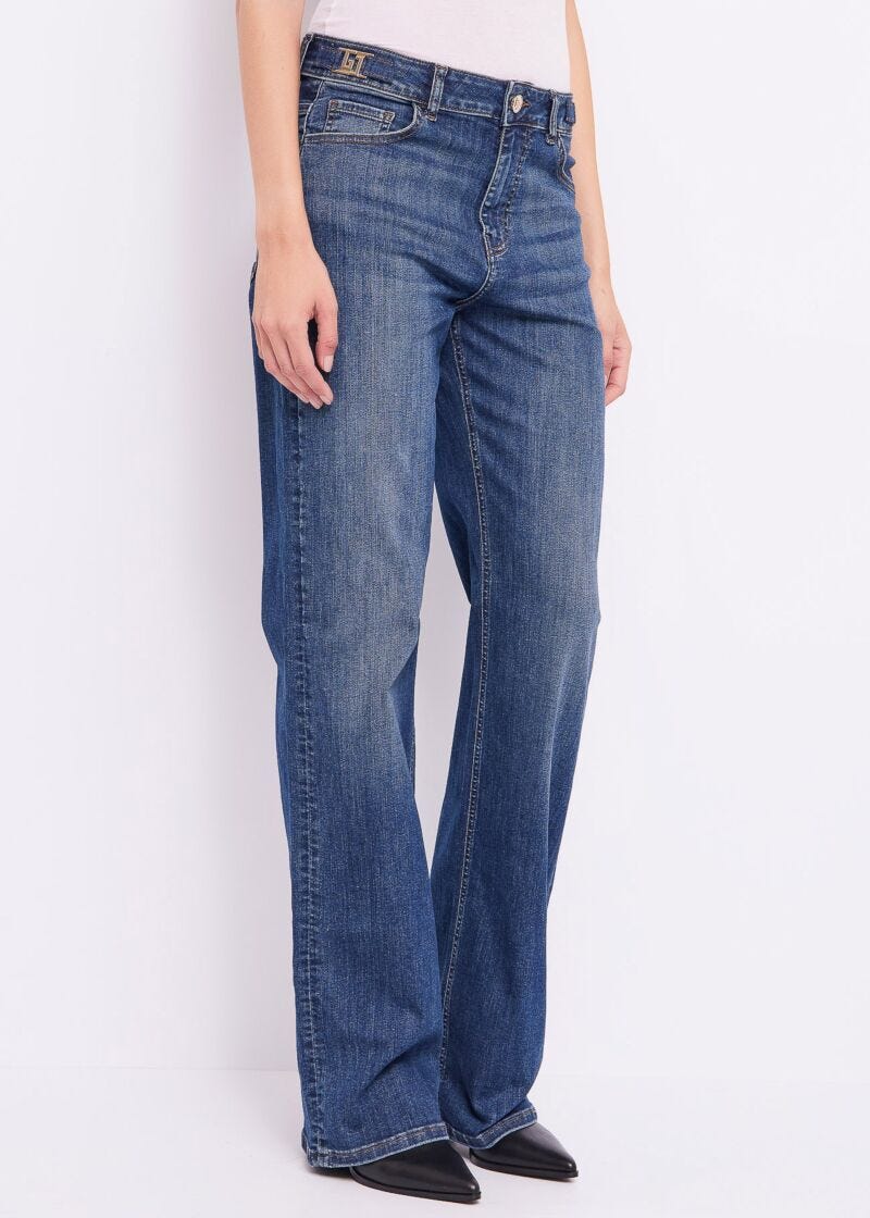 Straight worn cotton jeans