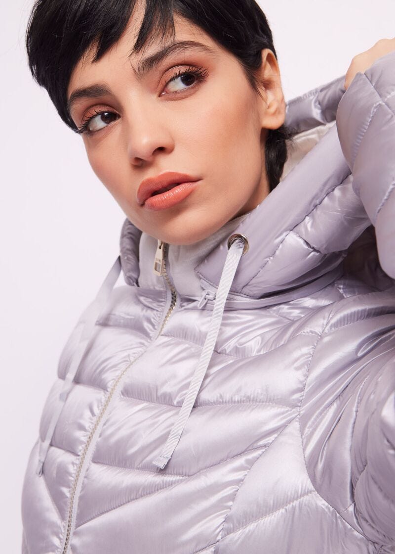 Piumino corto in nylon lucido
