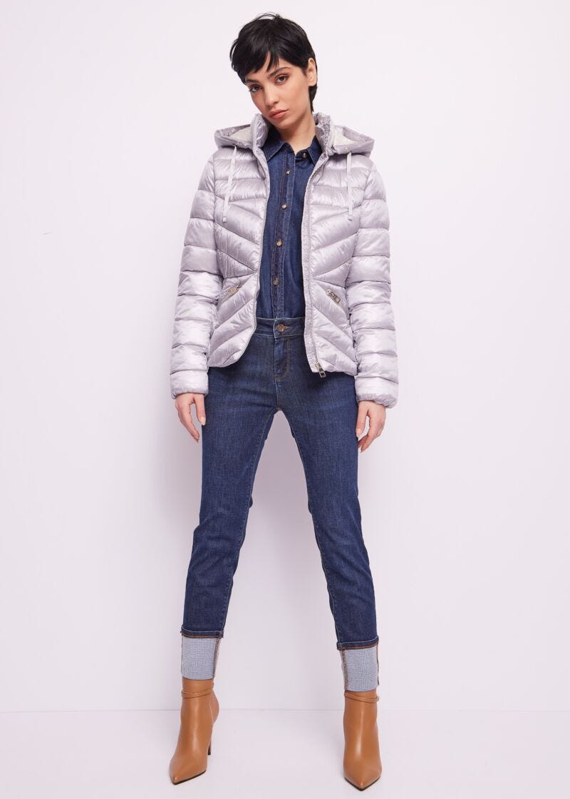 Piumino corto in nylon lucido