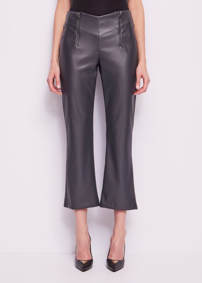 Pantalón gris de piel sintética