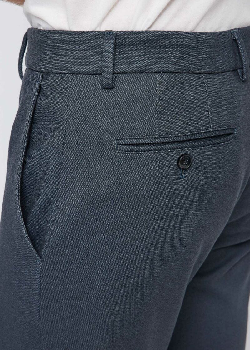 Pantaloni blu elasticizzati