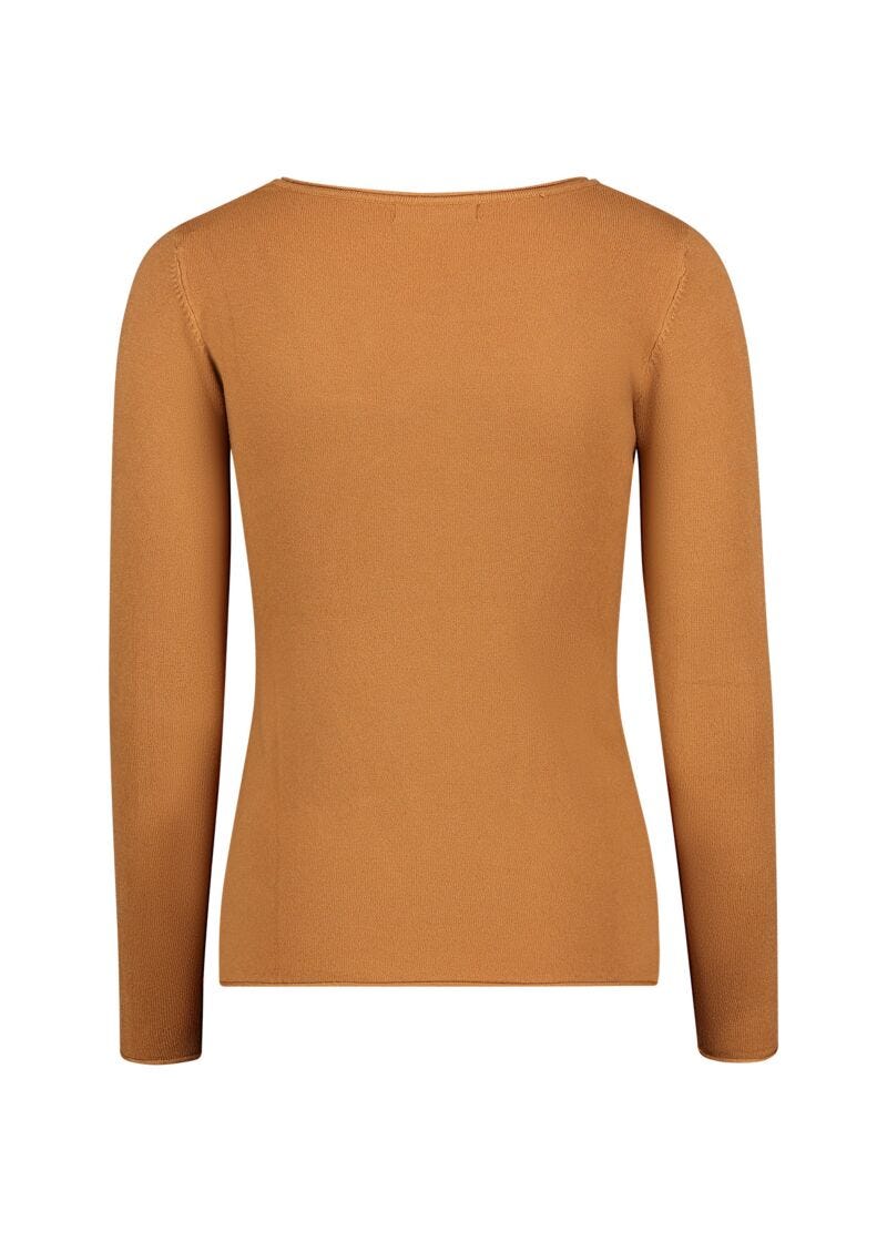 Long-sleeved neckline shirt