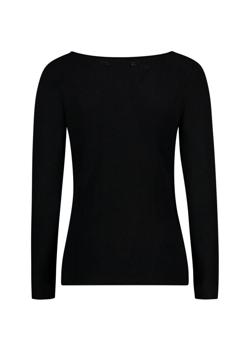Long-sleeved neckline shirt
