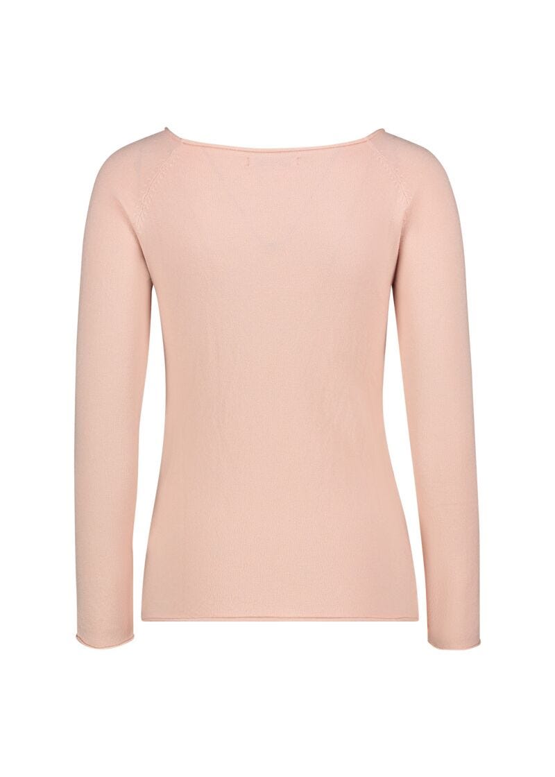 Long-sleeved neckline shirt